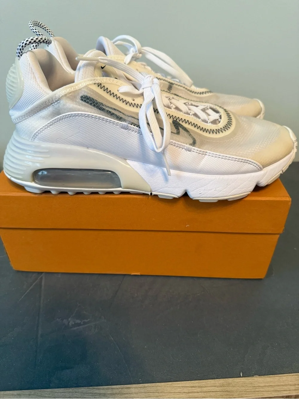 Nike lightweight white
