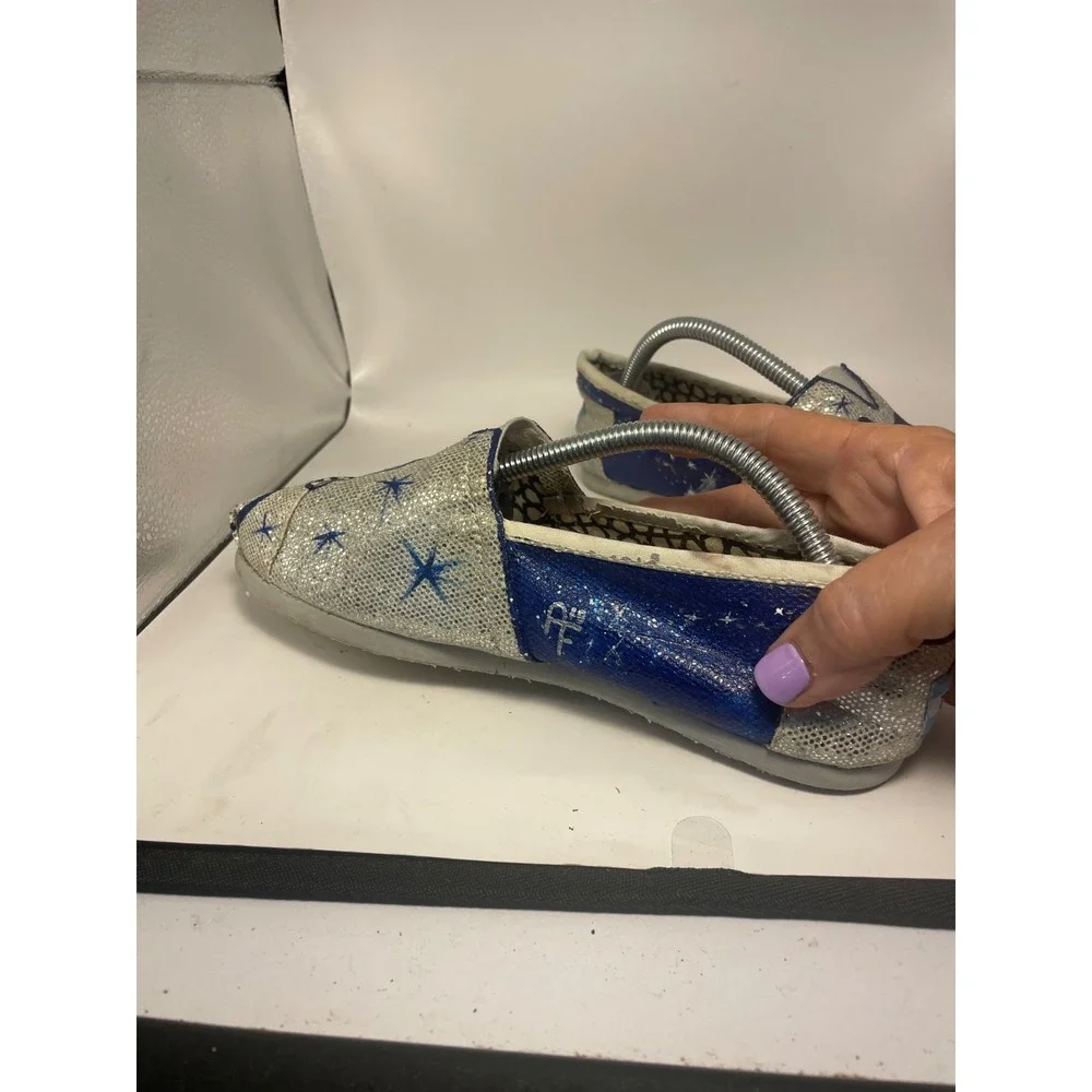 Toms Shoes Womens 7w Classic Hand Painted Cinderella Shoes