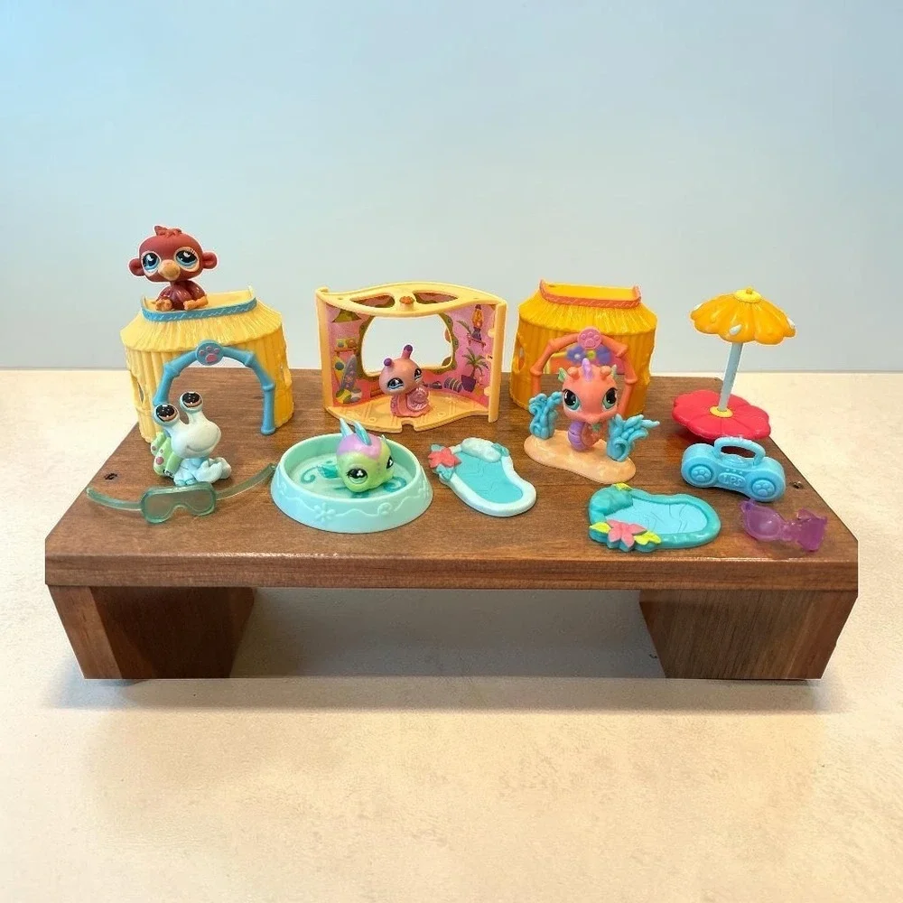 Littlest Pet Shop LPS Summer Beach Tiki Jungle Hut Surf Shop Lot Pets & More