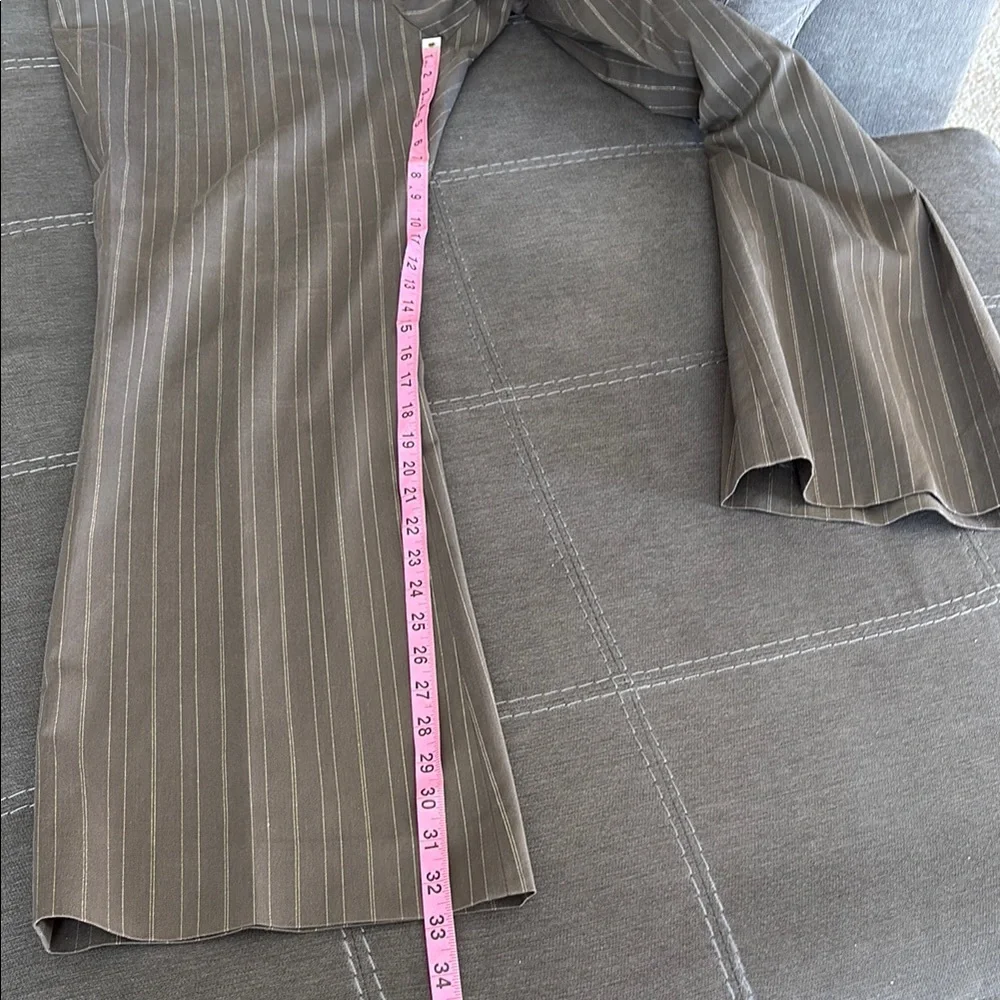 TAHARI women’s Brown Pinstripe Dress Pants. 14