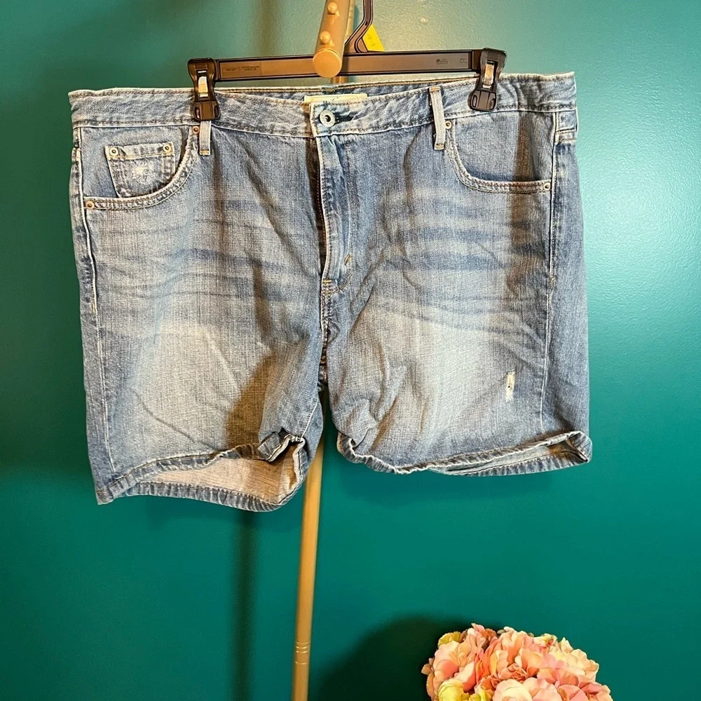 Levi’s Classic Blue Denim Shorts