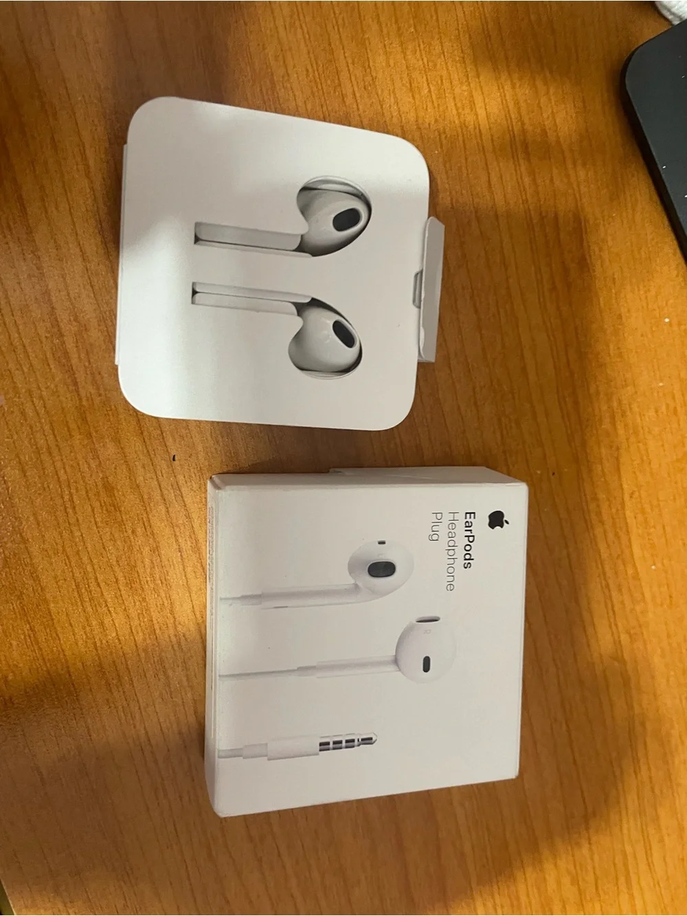 Apple White EarPods with 3.5mm Plug Wired Headset
