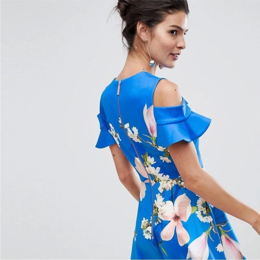 Harmony Print shoulder cap sleeve wedding guest dress. Absolutely beautiful 🤩
