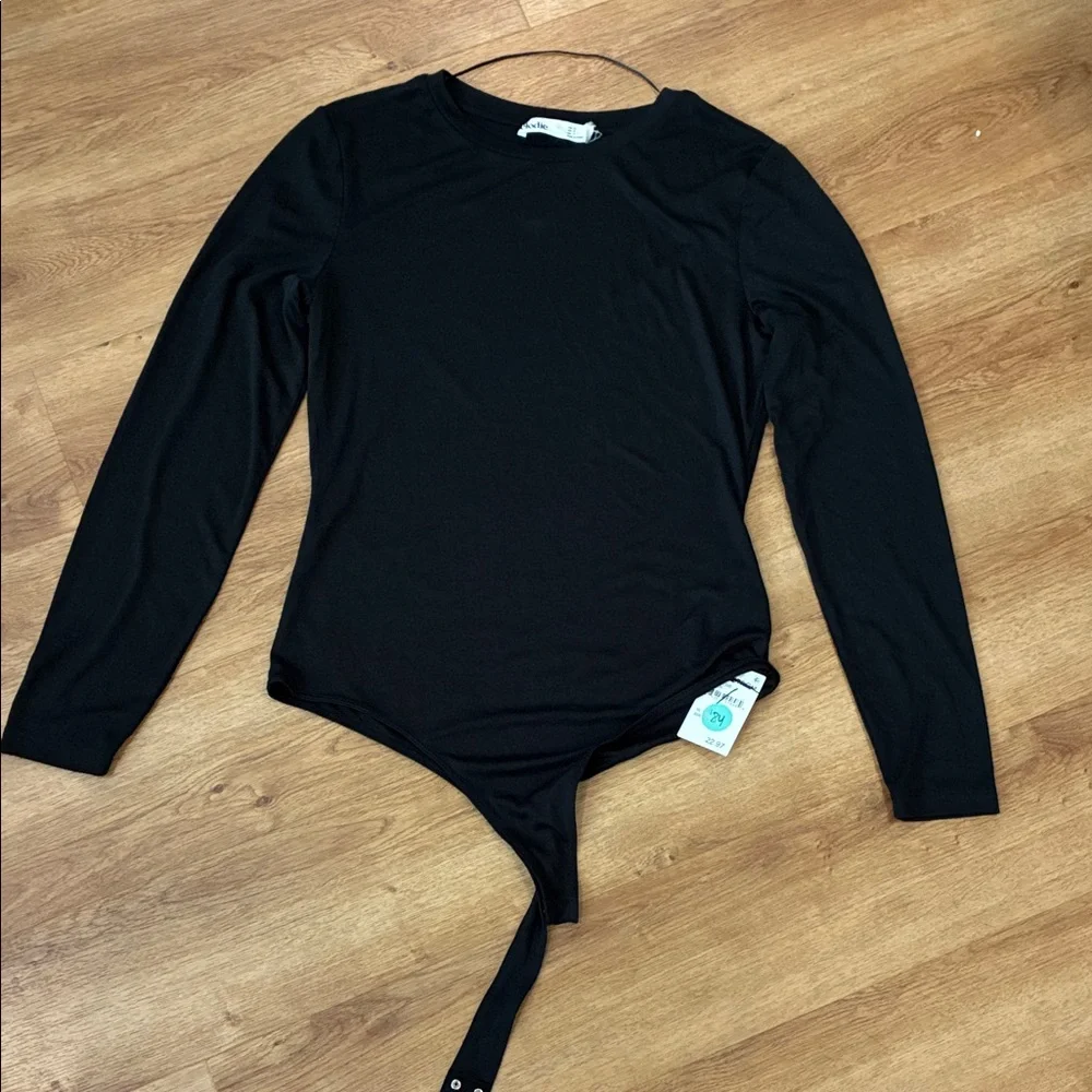 Elodie Classic Black Top‎