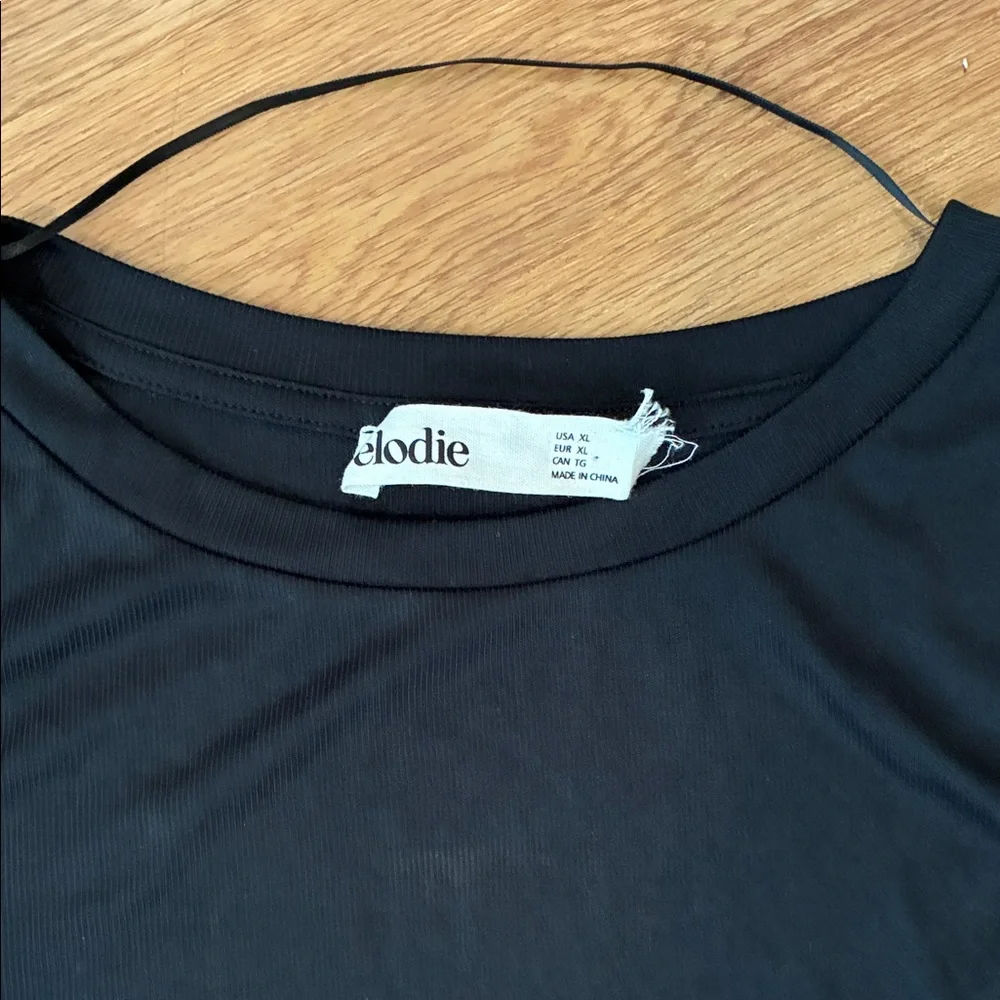 Elodie Classic Black Top‎