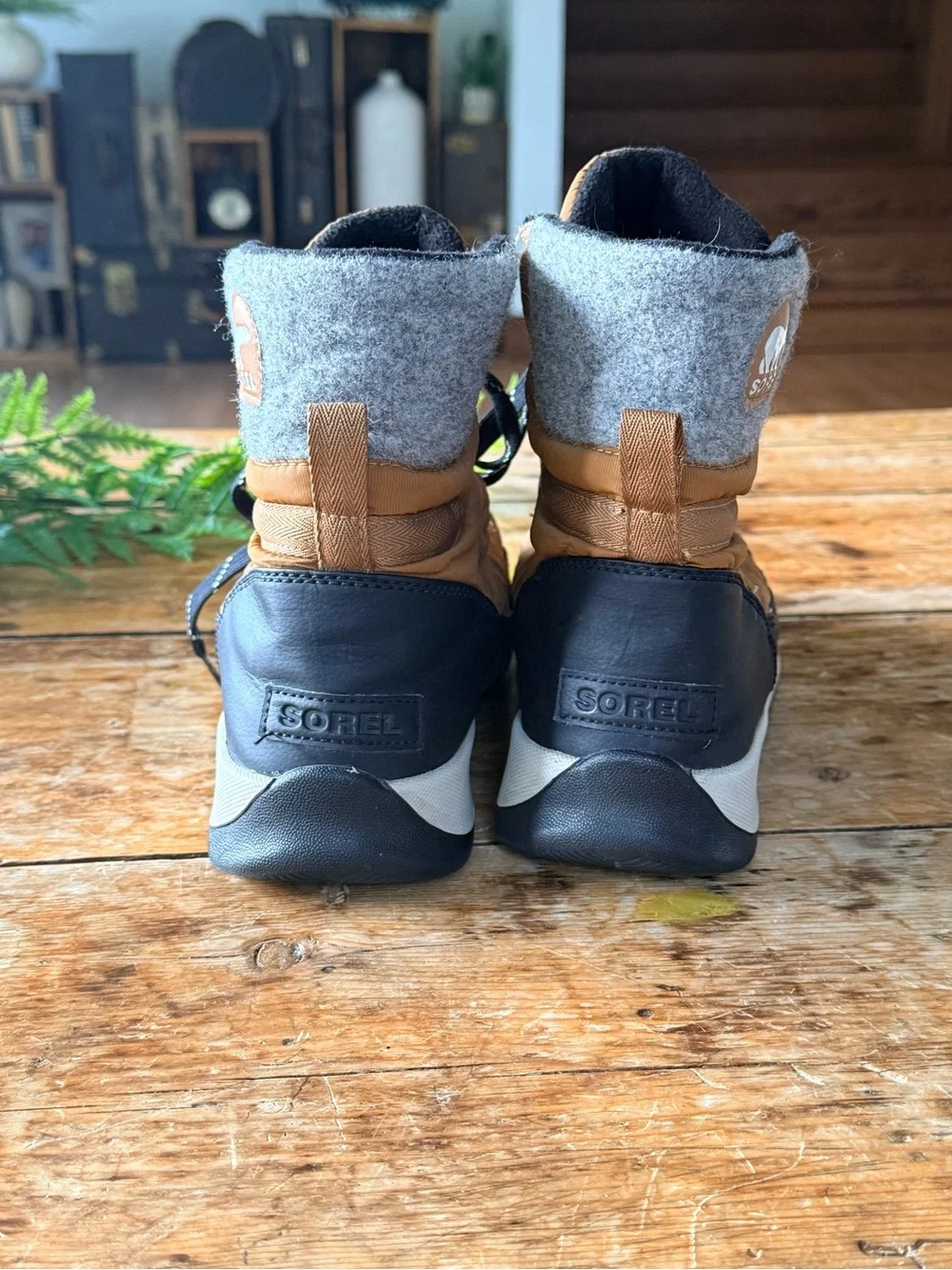 Sorel insulated lace