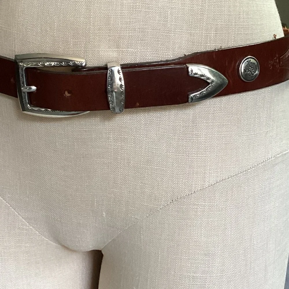 VTG Leegin USA 34-38 Western Belt Brown Hand Tooled Leather‎ Silver Conchos 29S