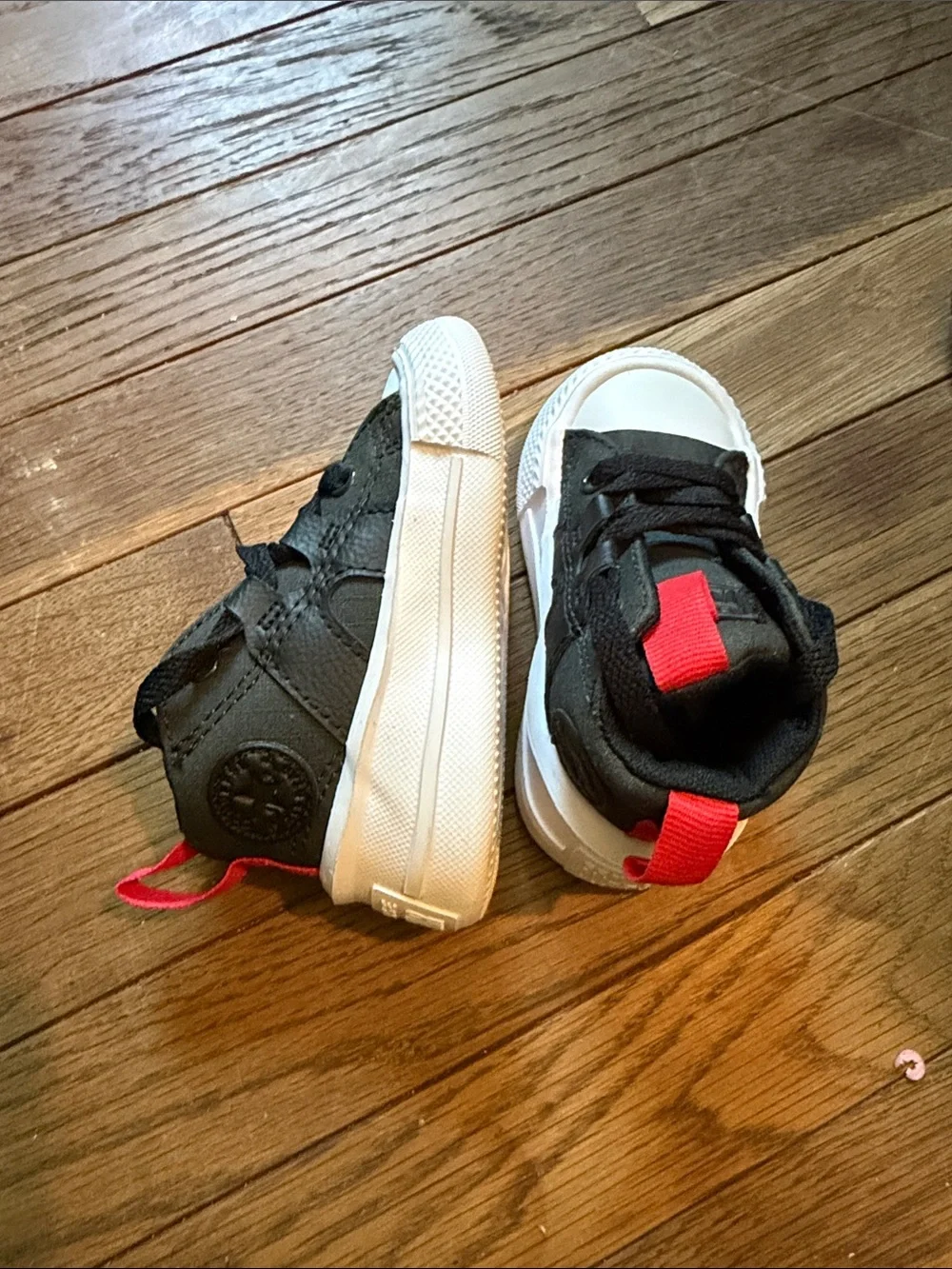 Converse accent kids