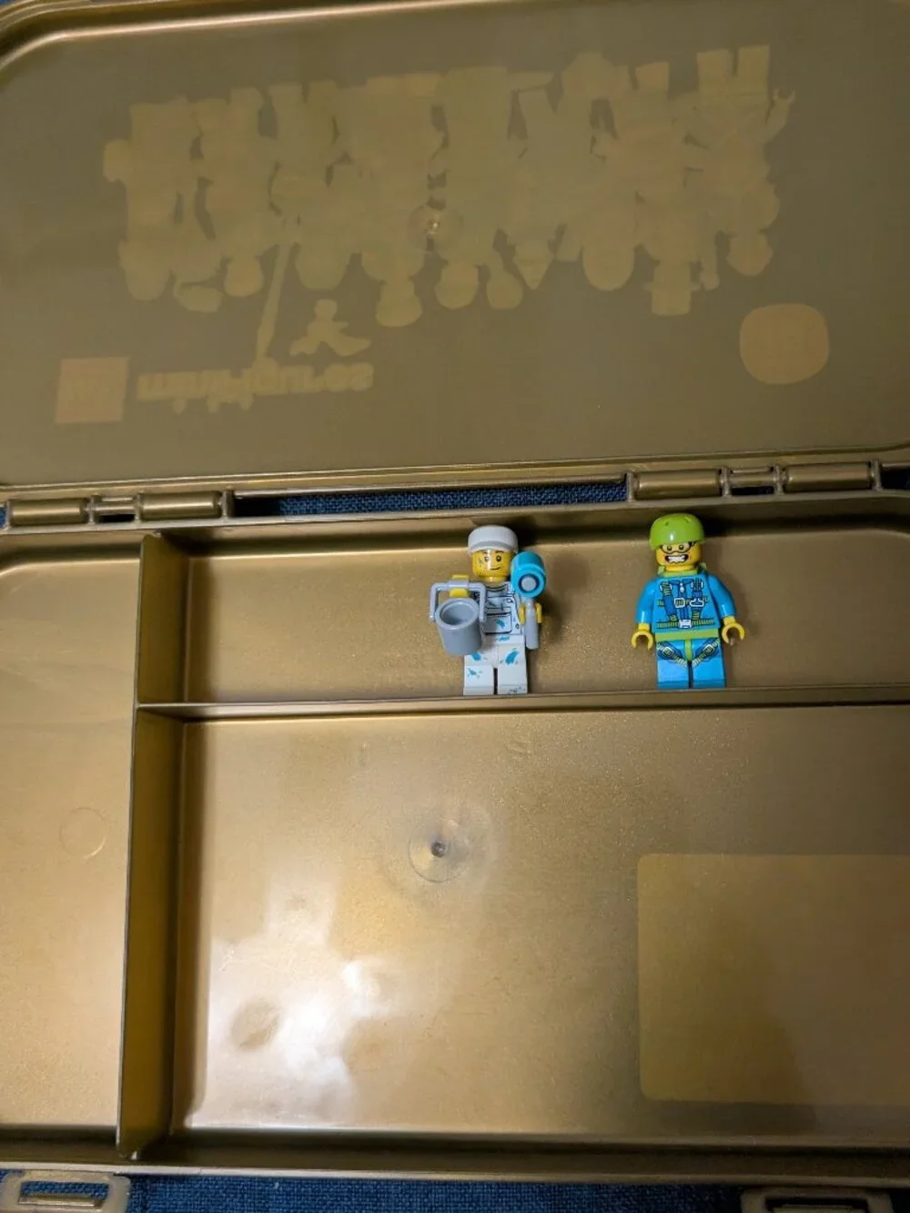 Lego Series 10 minifigure storage case with 2 figures