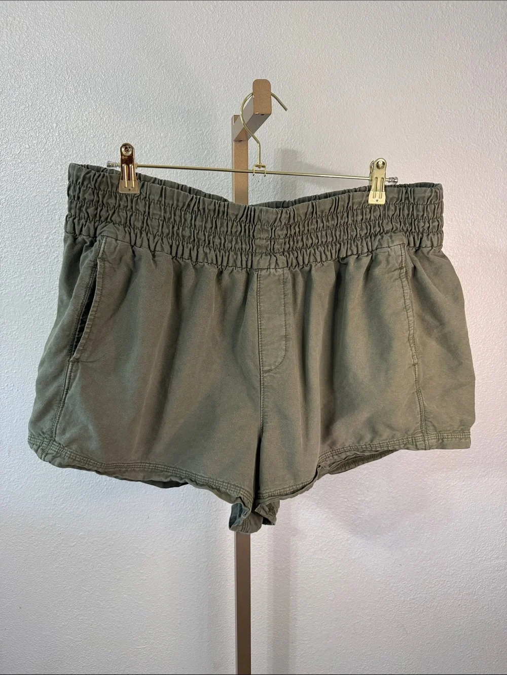 aerie Olive Elastic-Waist casual Shorts- Size XL- pockets