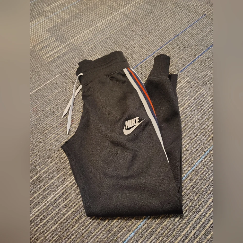 Nike classic black
