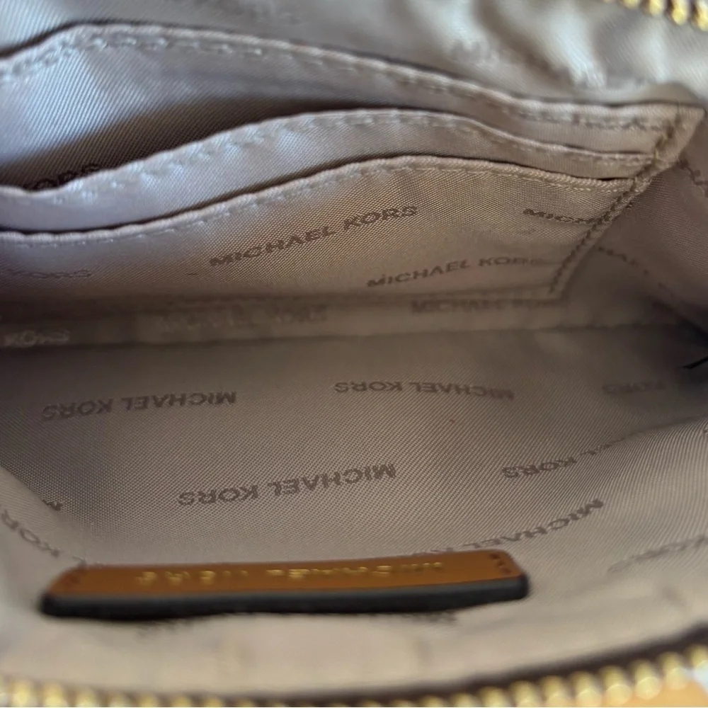 MICHAEL KORS Jet Set Wristlet