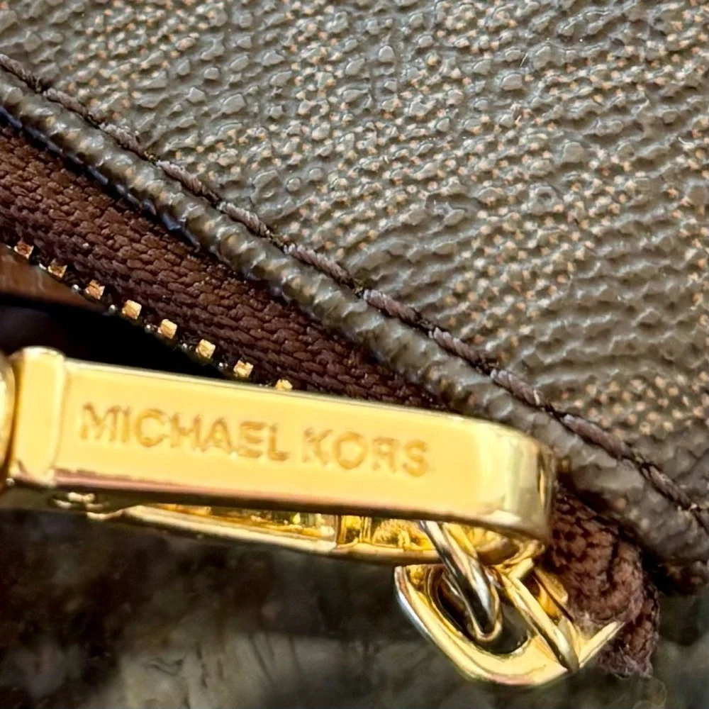 MICHAEL KORS Jet Set Wristlet