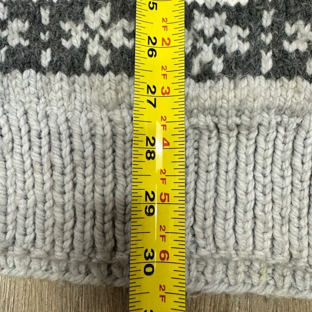 Cozy Gray Zip-Up Sweater with Pattern‎