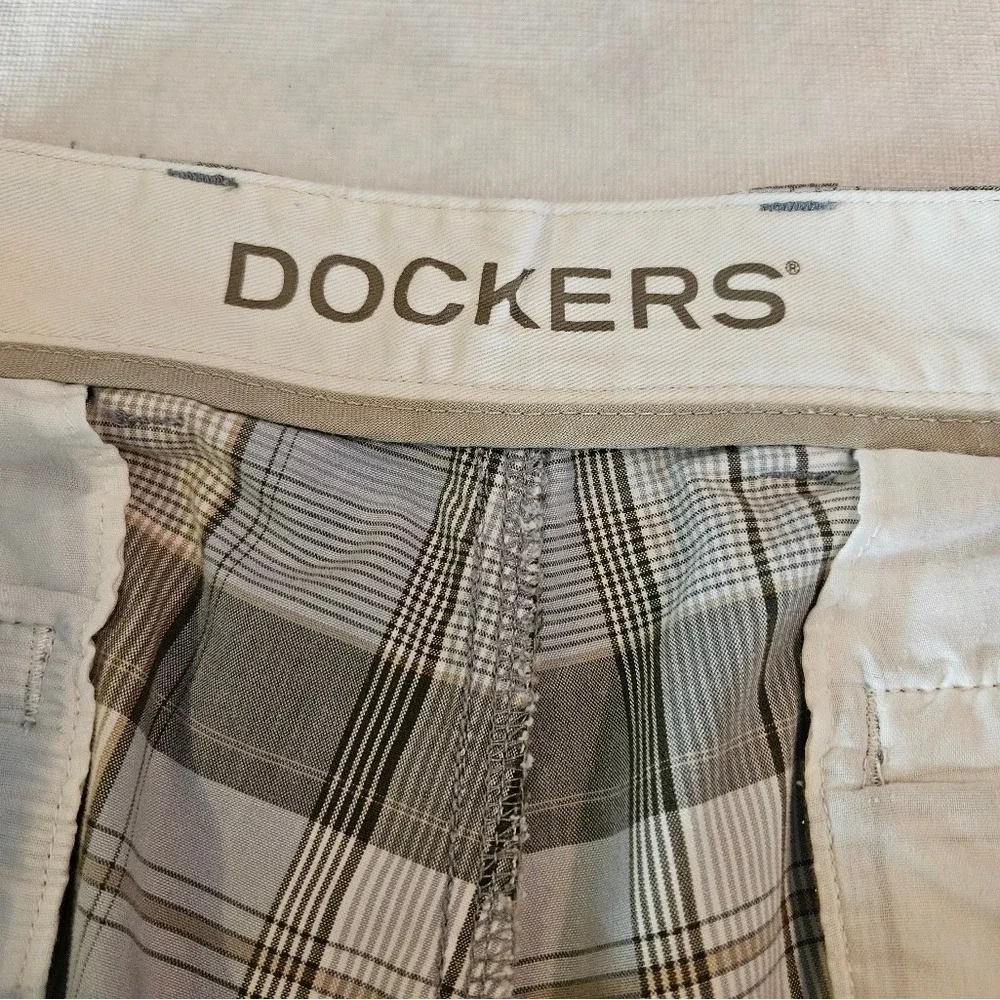 Dockers 42 flat right