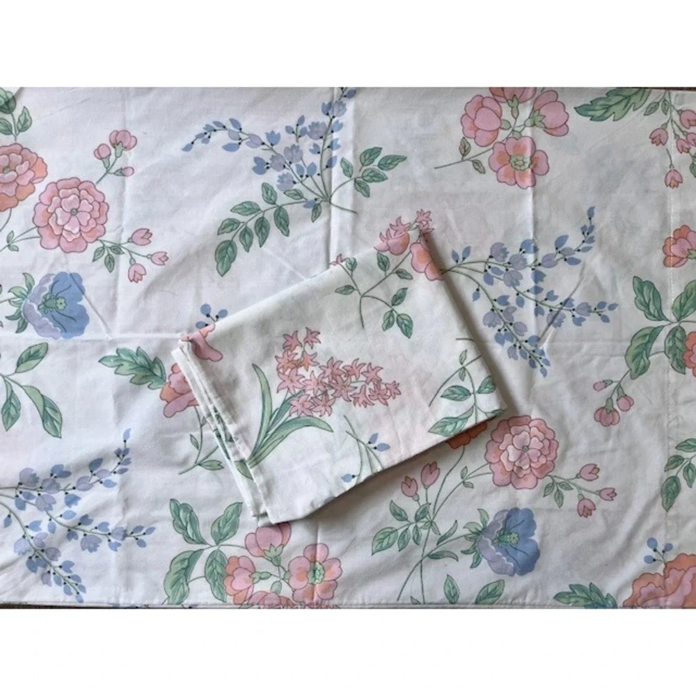 Vintage pair of pillowcases, Springs,‎ floral cottagecore floral