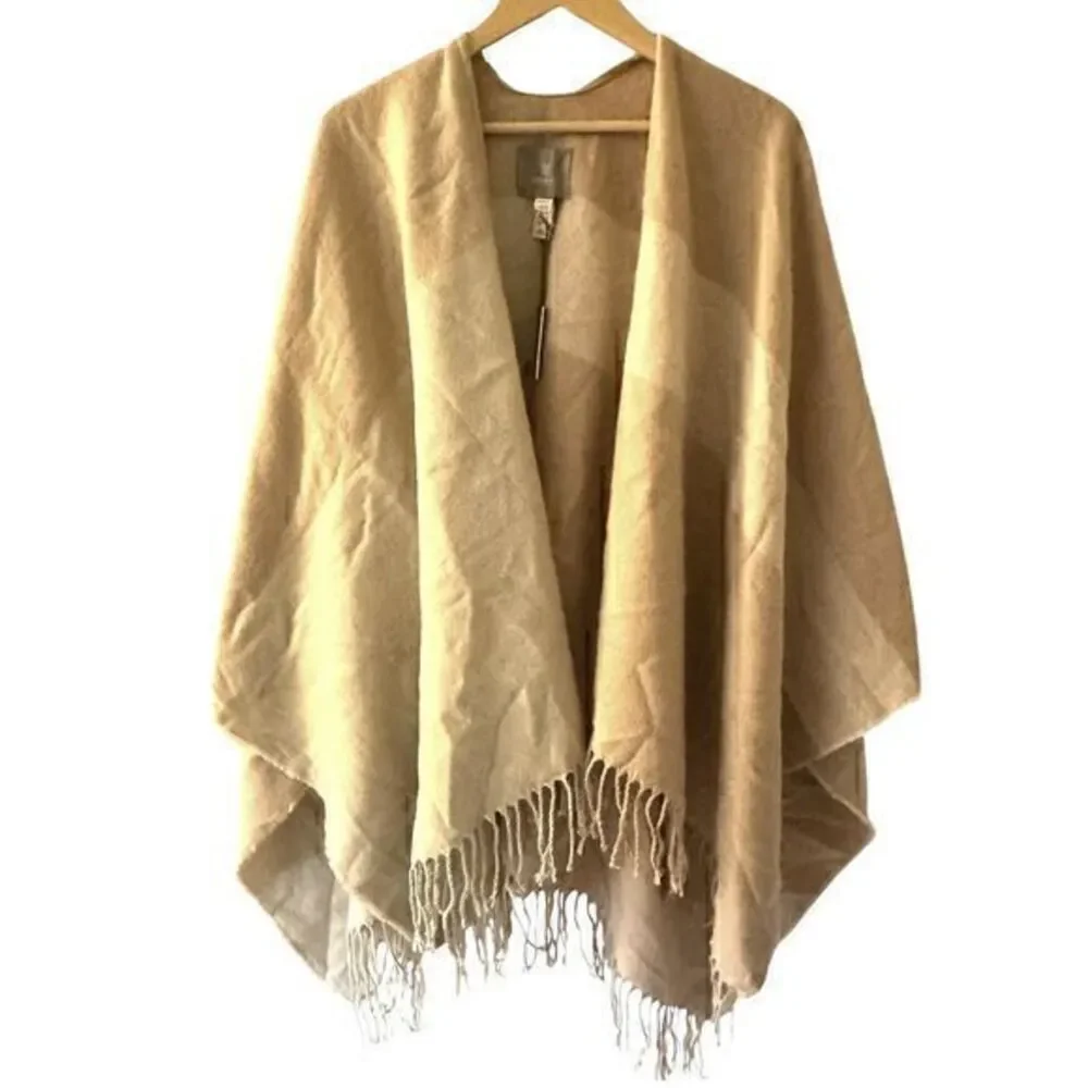 Soia & Kyo Cream Yadira Beige Woven Soft Shawl Scrarfigan Poncho‎ Fringe NWT