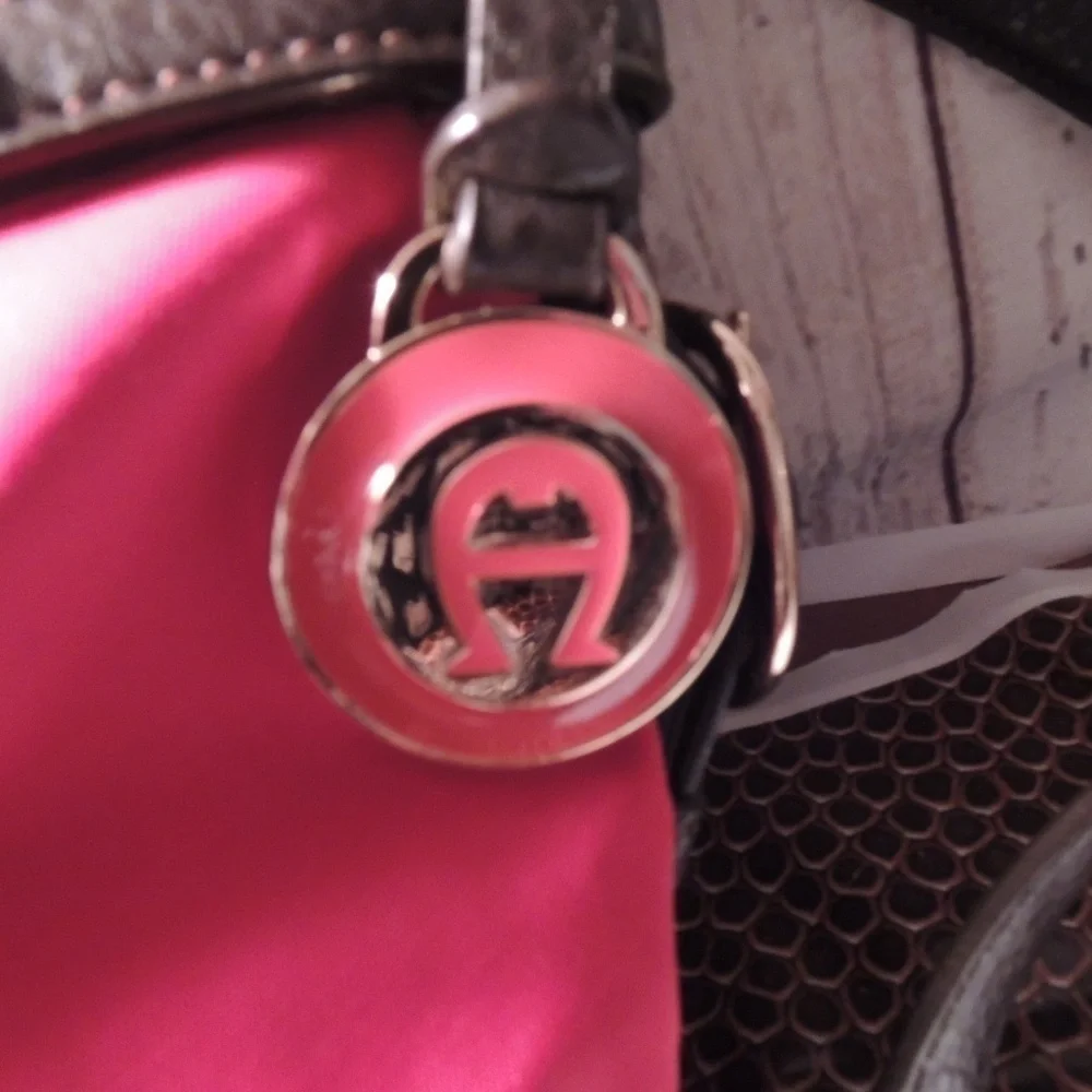 Aigner cute very red