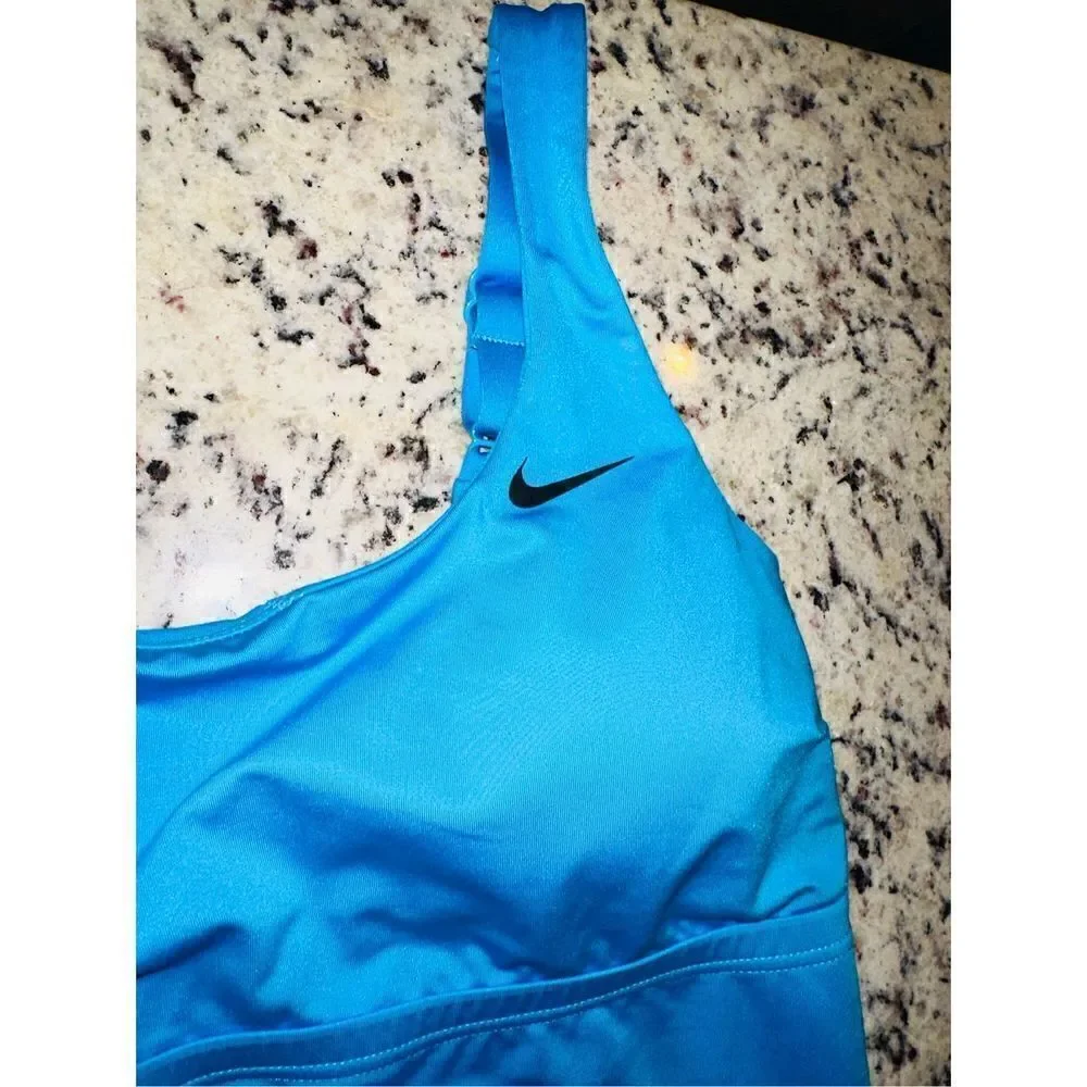 Nike women essential