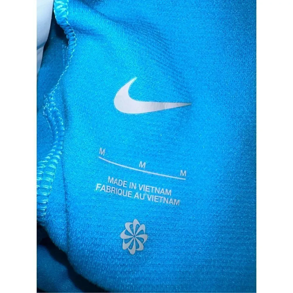 Nike women essential