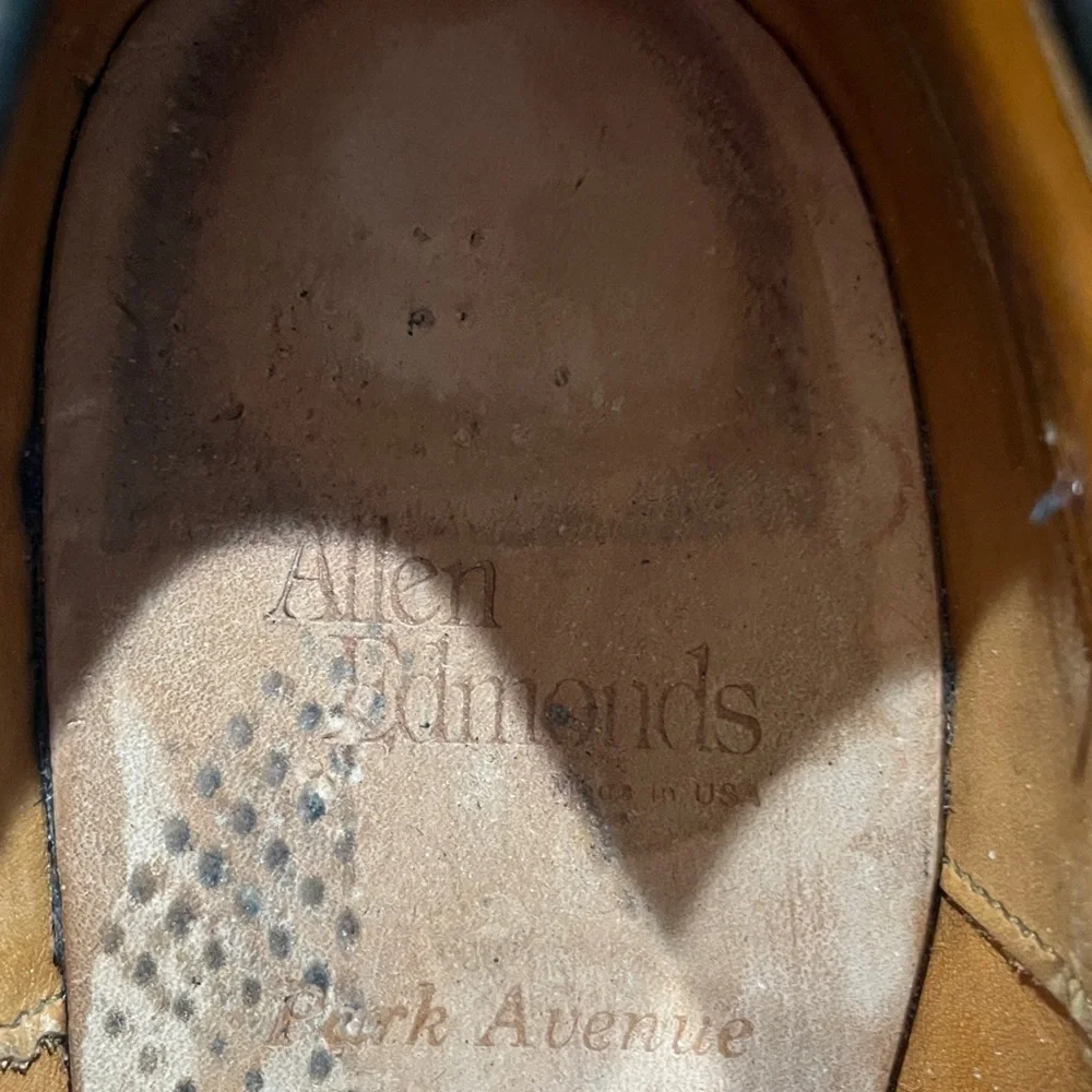 Allen Edmonds laces toe