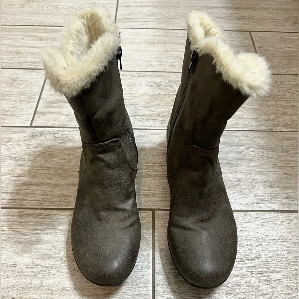 Cliffs by White Mountain Gray Boots-Size 7M