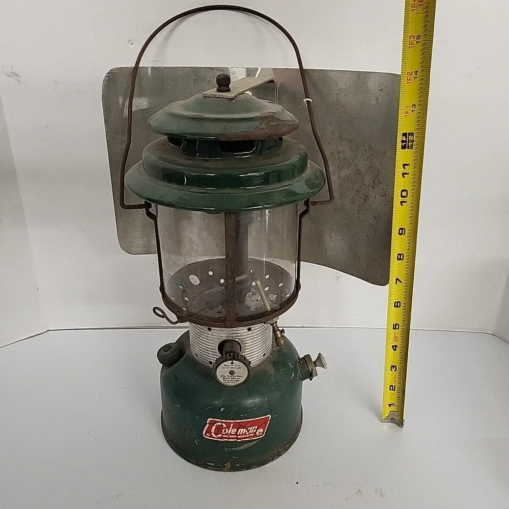 Coleman Lantern‎ 1971 Model 22OF W/ Shield