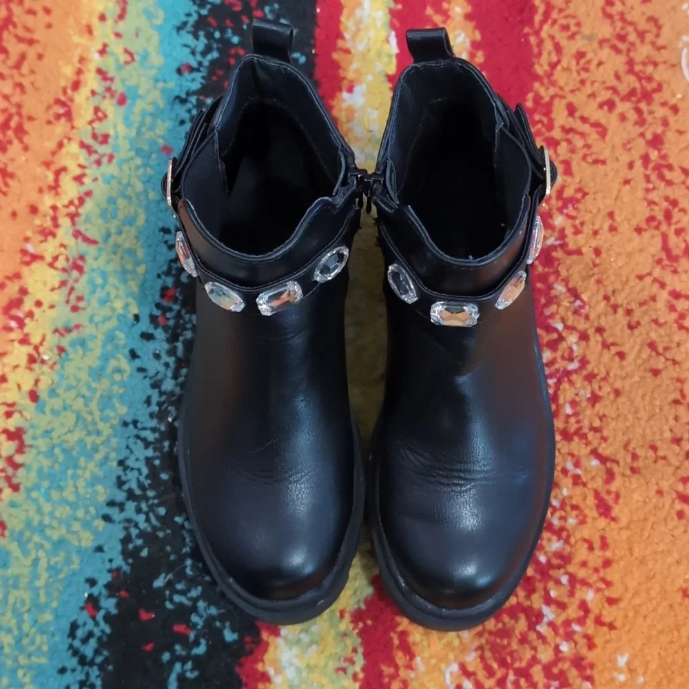 Steve Madden girl steve