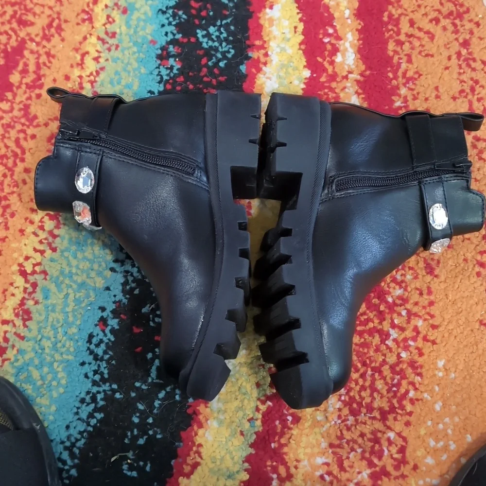 Steve Madden black madden good