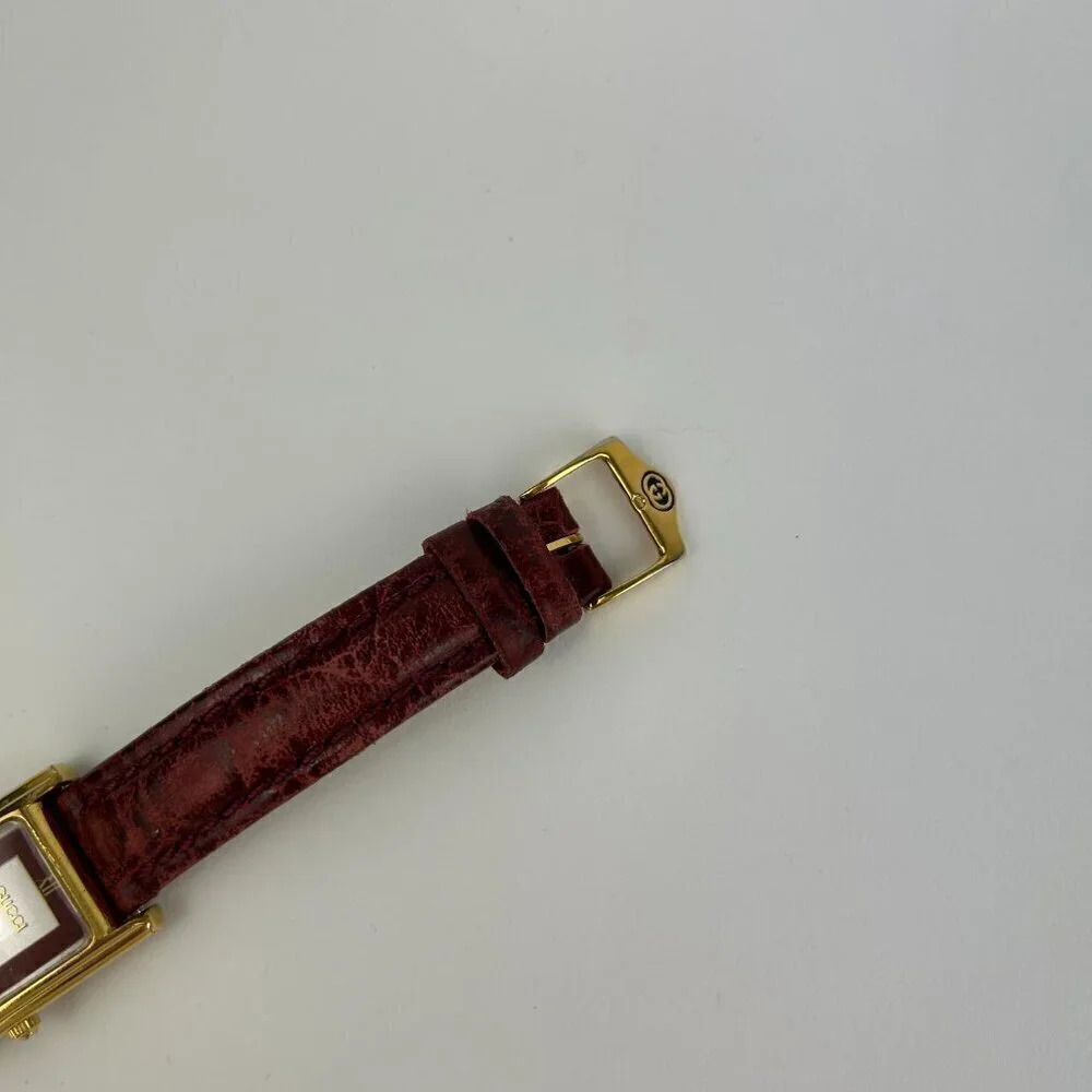 GUCCI 2600M Vintage Women's Quartz Watch Red Leather band