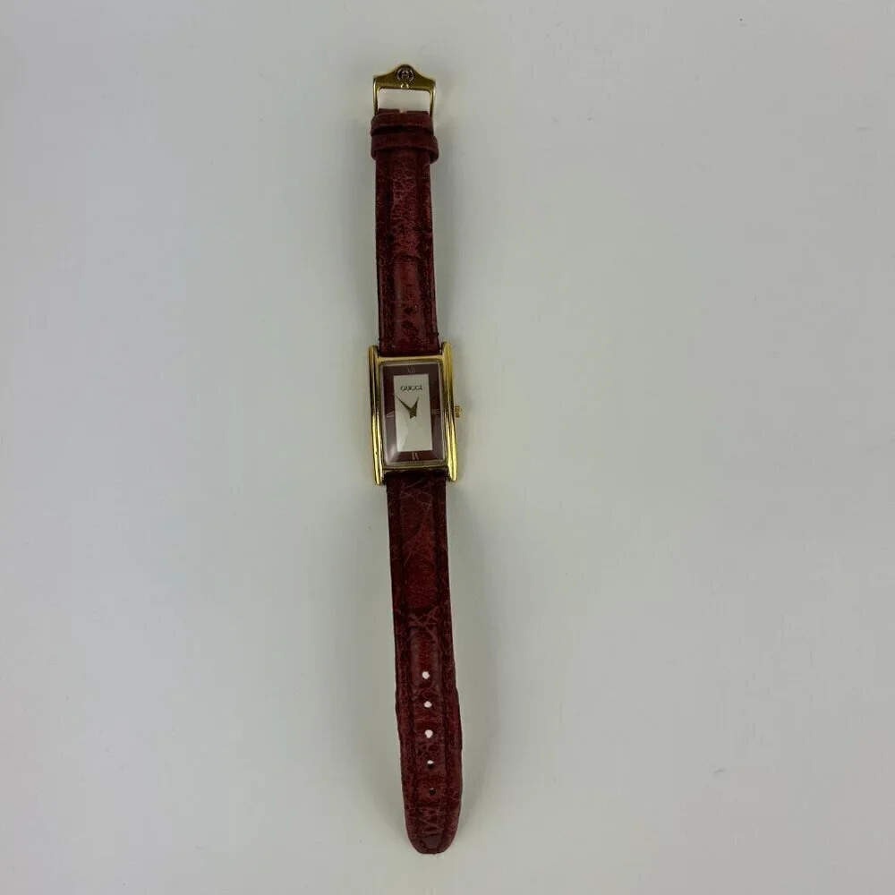 GUCCI 2600M Vintage Women's Quartz Watch Red Leather band