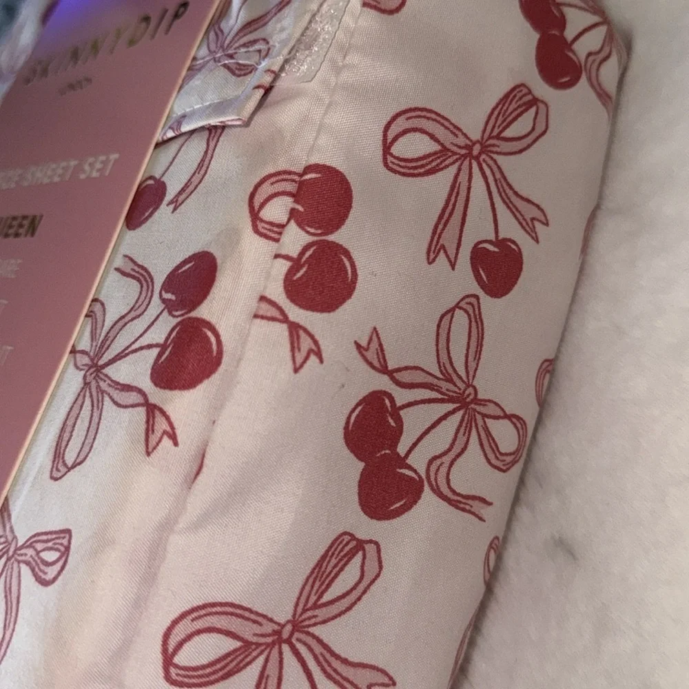 🩷🍒Skinny dip London cherry 6pc sheet set (Queen)
