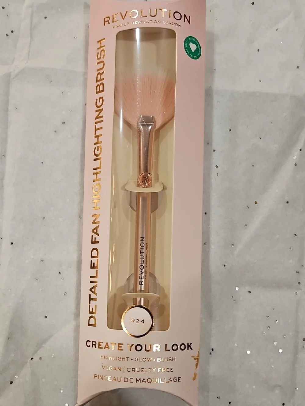 NWT Revolution Pink & Rose Gold Fan Highlighting Brush R24