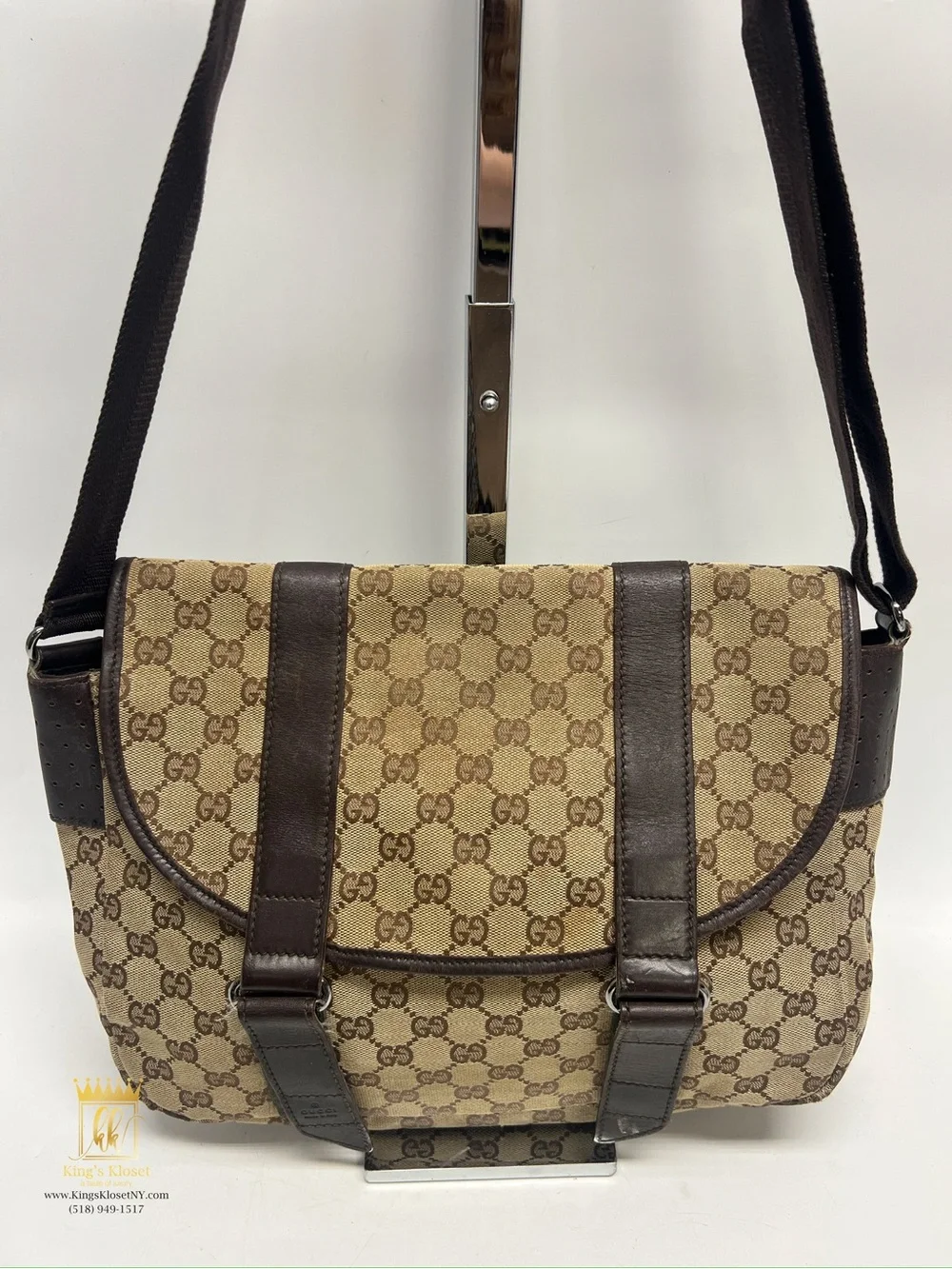 Gucci supreme messenger bag