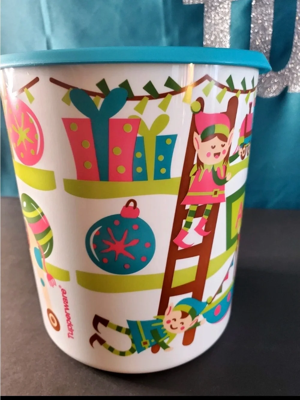 Tupperware One Touch Christmas Canister D 4.4L 18.5 cup Santas Workshop Elf New