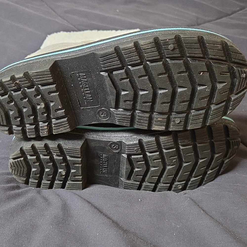 Magellan Outdoors feet toggle off