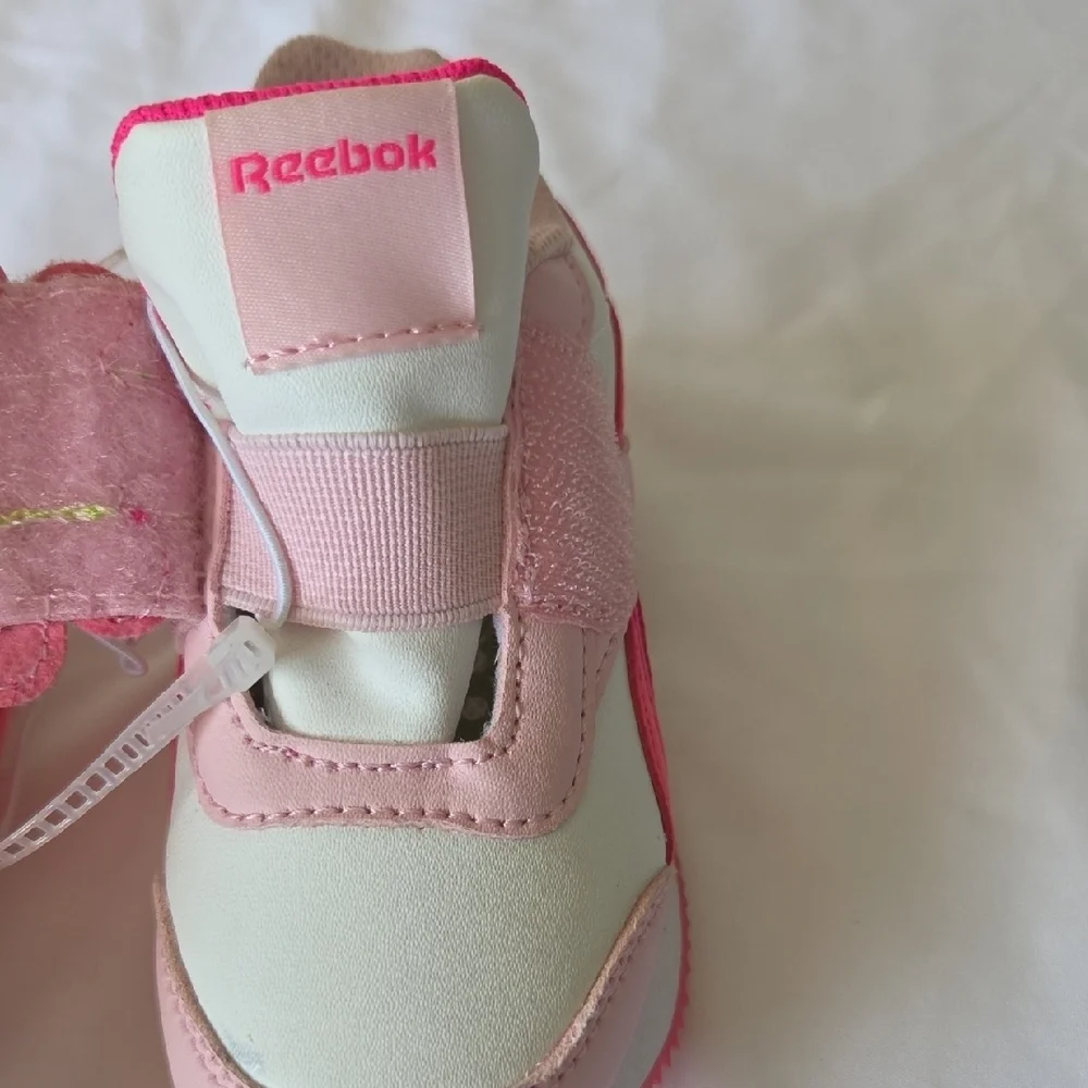 Reebok vibrant sneakers