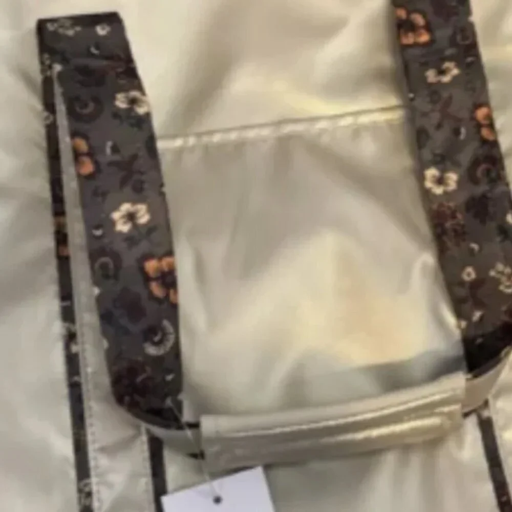 NWT- LUG- ROVER XL- Metallic Champagne