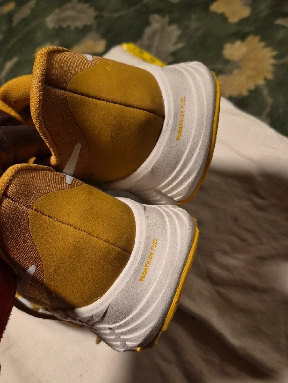 Reebok sneakers mustard