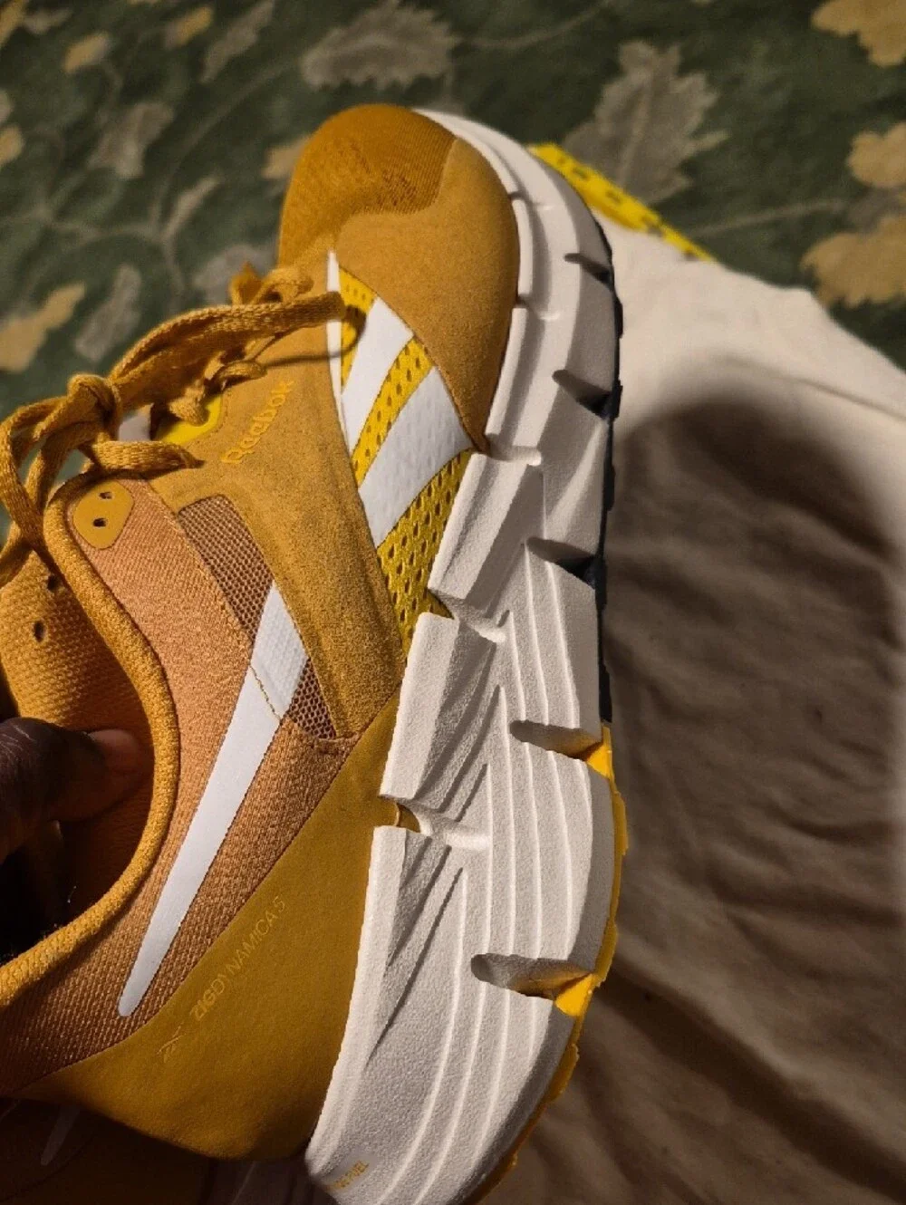 Reebok sneakers mustard