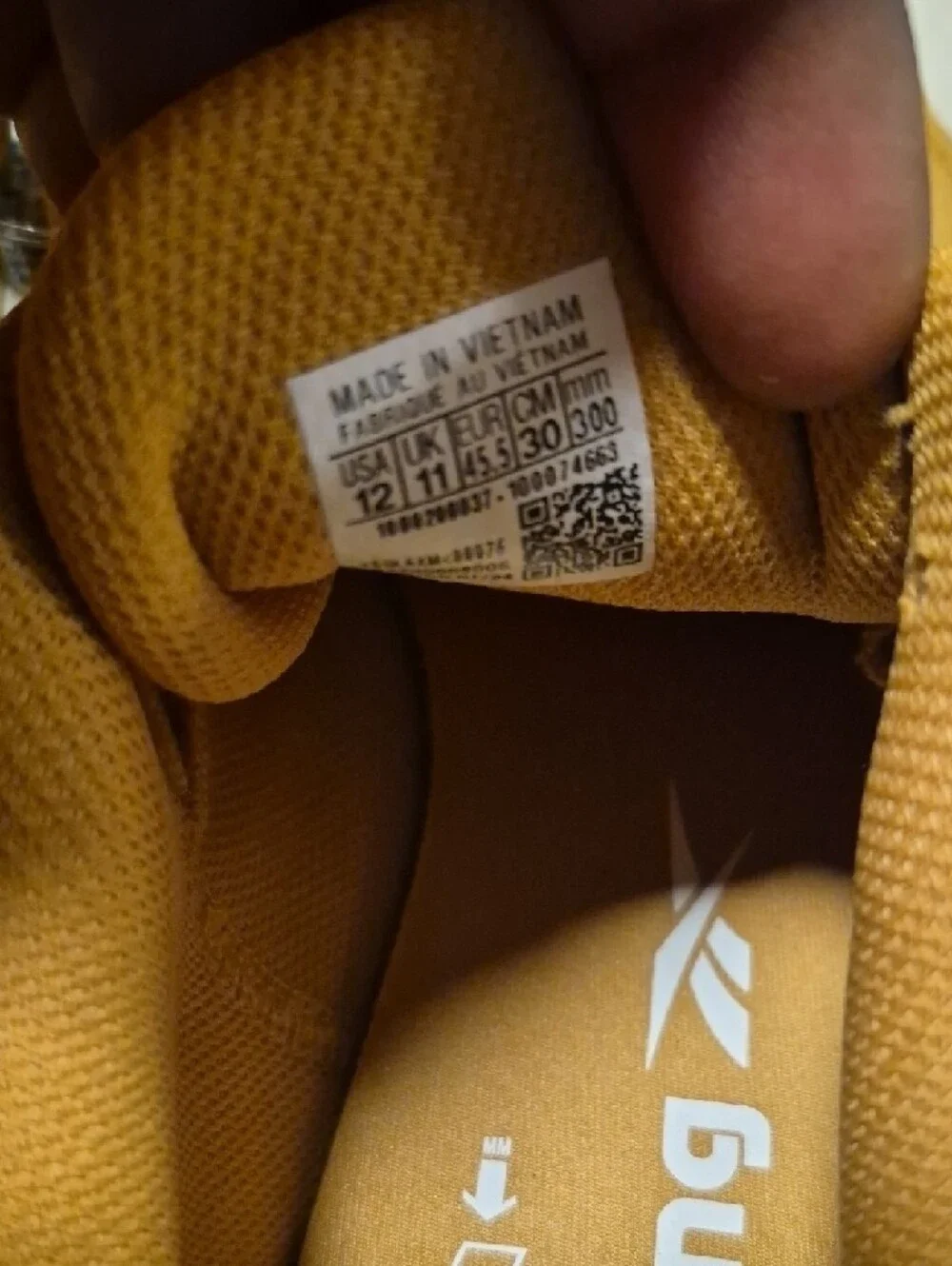 Reebok sneakers mustard