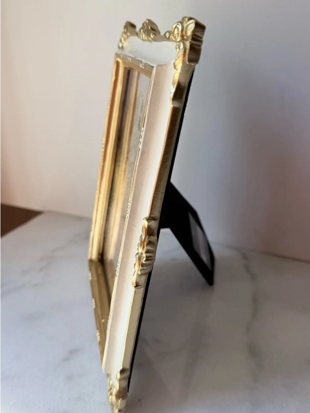 Marc Jacobs elegant gold