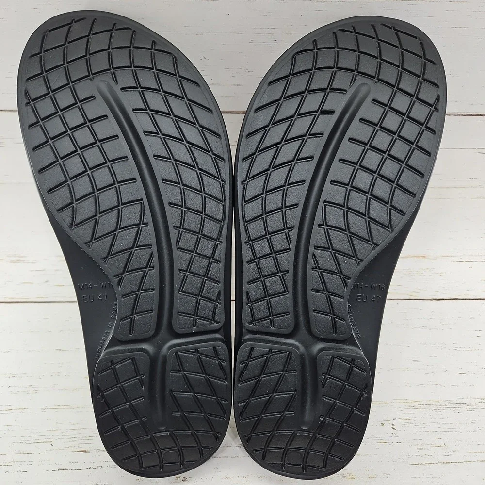 OOFOS womens sandals