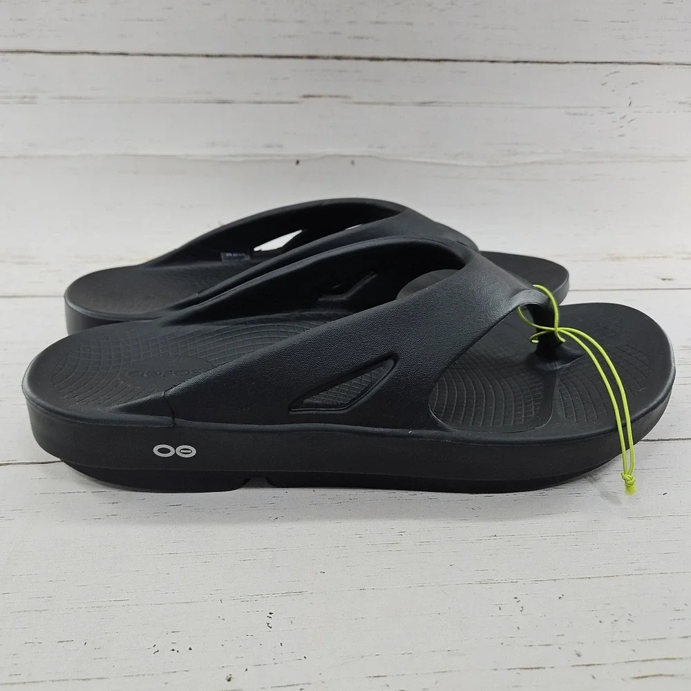 OOFOS sandals new please