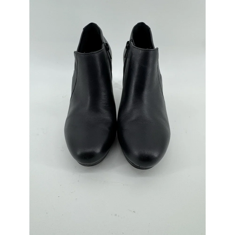Clarks owned heel