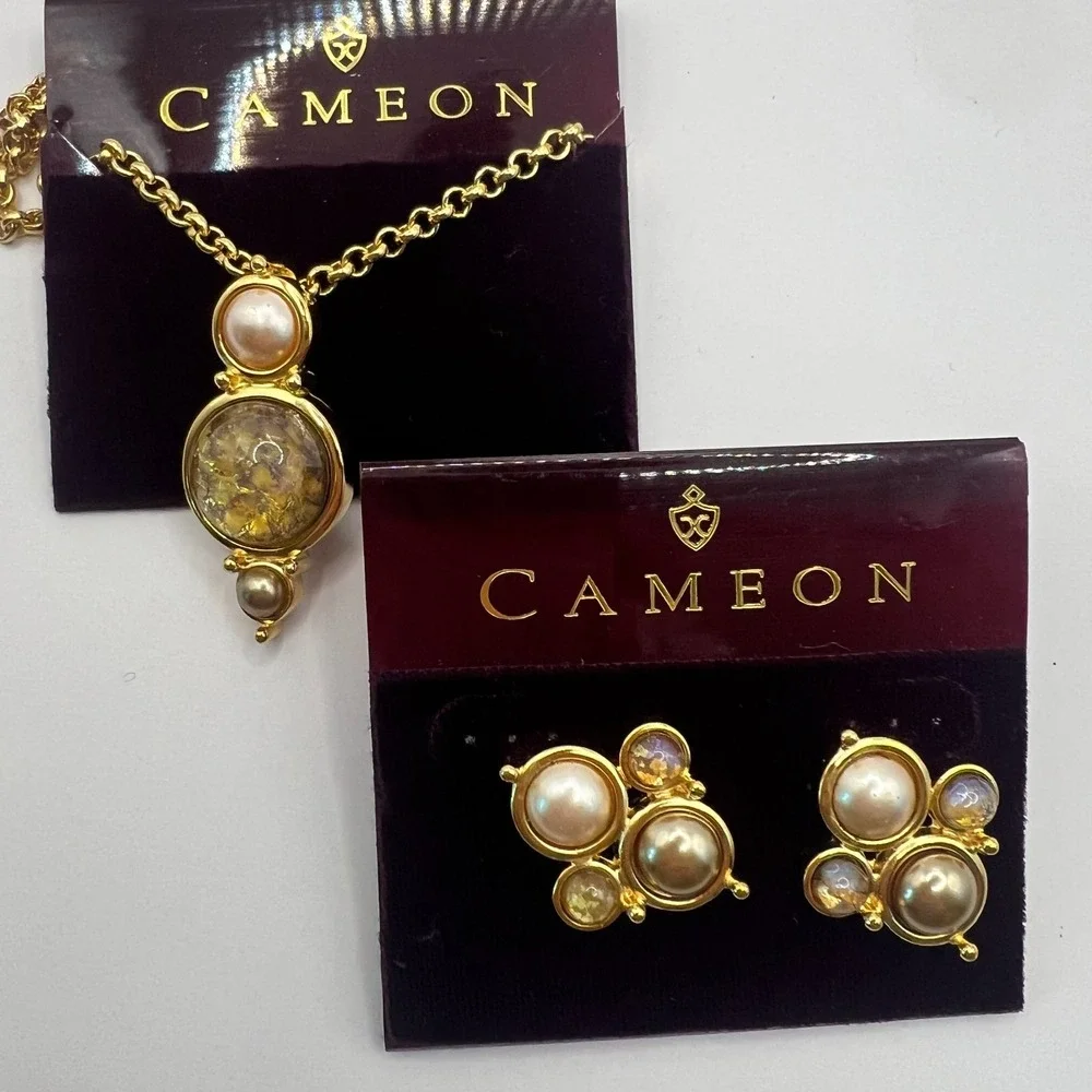 cameon clasp country
