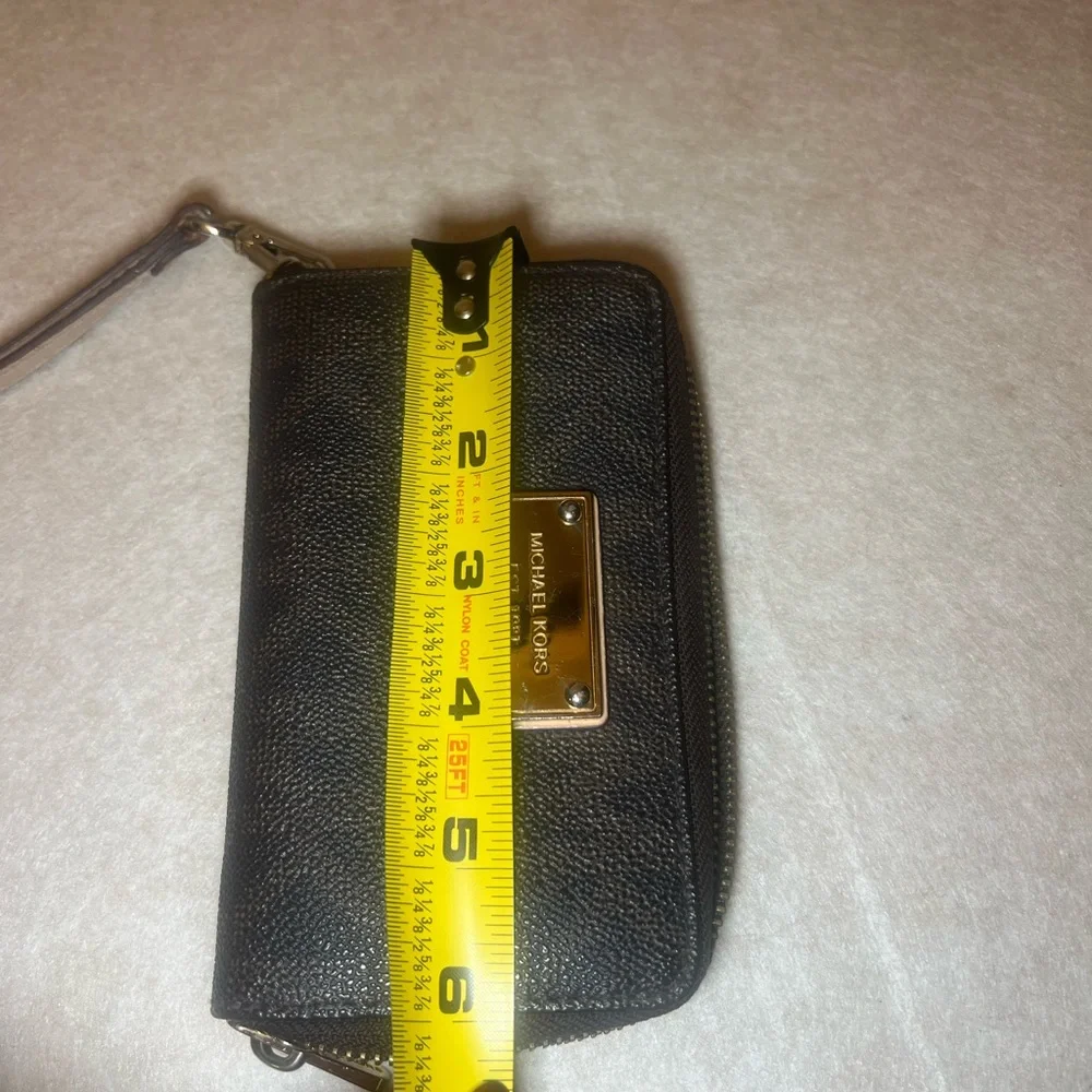 Michael Kors elegant wristlet