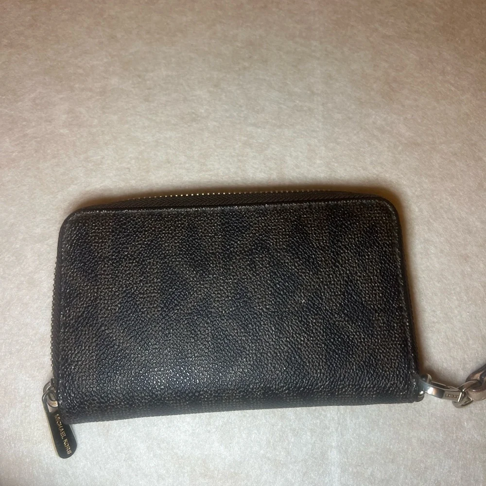 Michael Kors elegant wristlet