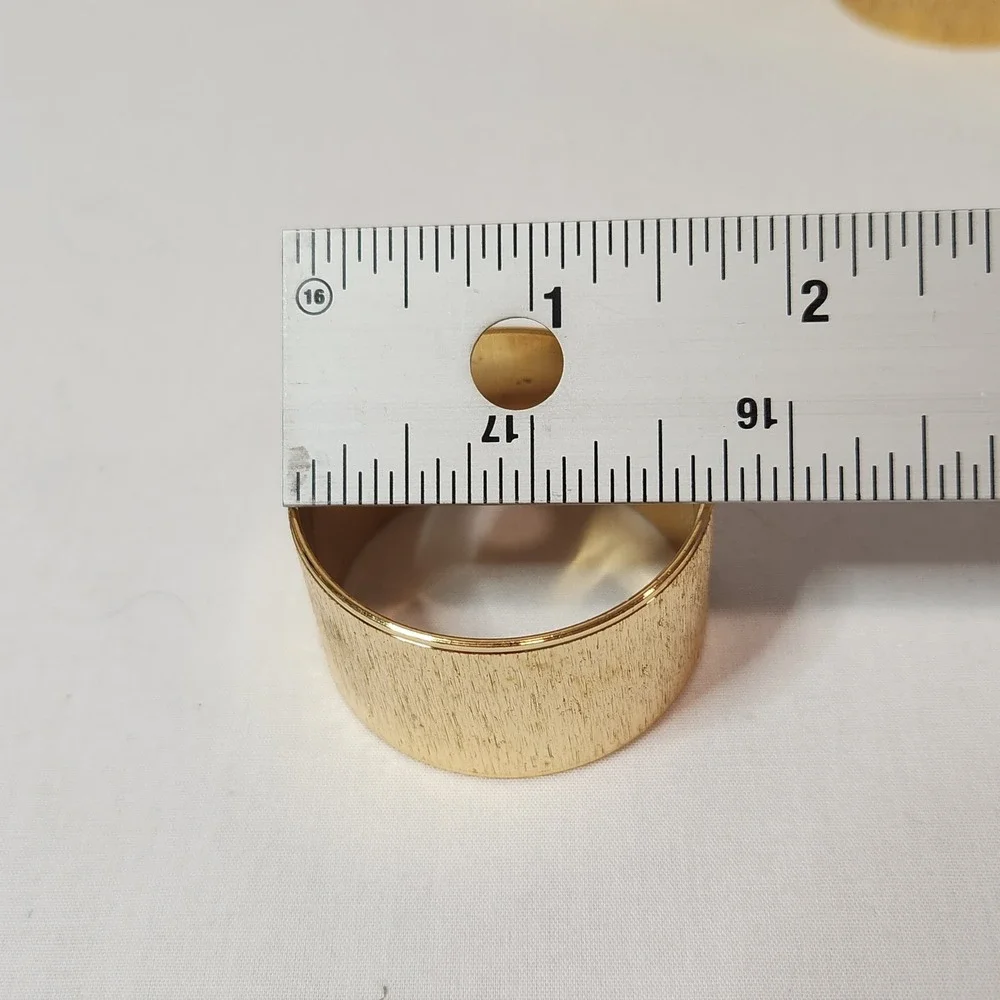 Vintage‎ Gold Tone Brushed Texture Napkin Rings Set of 8 MCM Made in Hong Kong