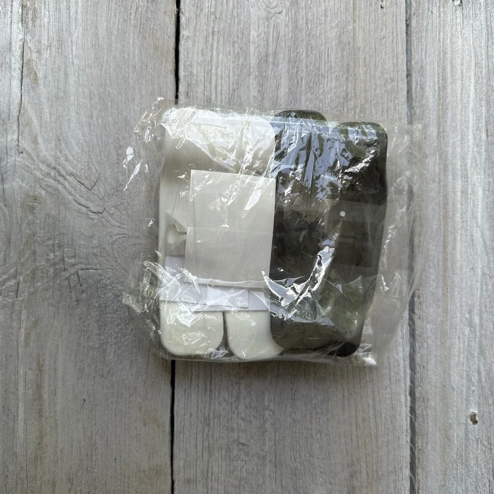 The Unbranded Brand set cord